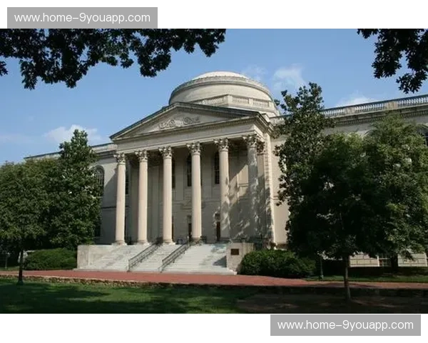 常春藤的理性与克罗莱纳蓝的狂热：耶鲁vs北卡，一场关于灵魂与绿茵的博弈